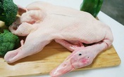 Thêm vài phút sau để nhổ lông vịt dễ dàng, sau khi luộc cũng không bị hôi, khô, thâm đen mà trắng đẹp Thêm vài phút sau để nhổ lông vịt dễ dàng, sau khi luộc cũng không bị hôi, khô, thâm đen mà trắng đẹp