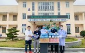 Đại diện báo Gia đình và Xã hội trao tặng hơn 15 triệu đồng cho các bệnh viện ở Hà Tĩnh để phòng chống COVID-19 Đại diện báo Gia đình và Xã hội trao tặng hơn 15 triệu đồng cho các bệnh viện ở Hà Tĩnh để phòng chống COVID-19