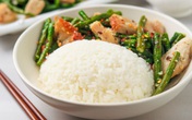 Đừng cắt cơm vì sợ béo, muốn khỏe đẹp hãy áp dụng ngay cách ăn cơm này để luôn khỏe mà không tăng cân Đừng cắt cơm vì sợ béo, muốn khỏe đẹp hãy áp dụng ngay cách ăn cơm này để luôn khỏe mà không tăng cân