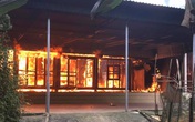 Cháy nhà gỗ 3 gian, người đàn ông tâm thần may mắn thoát chết Cháy nhà gỗ 3 gian, người đàn ông tâm thần may mắn thoát chết