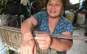 Người phụ nữ gần 40 năm “cướp cơm hà bá” trên sông Lam Người phụ nữ gần 40 năm “cướp cơm hà bá” trên sông Lam