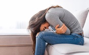 Uống quá nhiều nước đến mức nước tiểu trong suốt, bác sĩ cảnh báo có thể bị ngộ độc Uống quá nhiều nước đến mức nước tiểu trong suốt, bác sĩ cảnh báo có thể bị ngộ độc