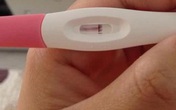 Kiểm tra sách vở của con gái bất ngờ thấy chiếc que thử thai, ông bố nổi trận nhưng lập tức xin lỗi con Kiểm tra sách vở của con gái bất ngờ thấy chiếc que thử thai, ông bố nổi trận nhưng lập tức xin lỗi con