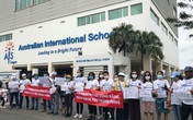 Trường học thu học phí “khủng” dạy trực tuyến: Phải thỏa thuận, chia sẻ khó khăn với phụ huynh Trường học thu học phí “khủng” dạy trực tuyến: Phải thỏa thuận, chia sẻ khó khăn với phụ huynh