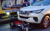 Mẹ con giáo viên bị ôtô tông, kéo lê trên đường Mẹ con giáo viên bị ôtô tông, kéo lê trên đường