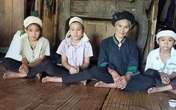 Bố mẹ chết thảm sau một đêm, 3 chị em đau đớn đội khăn tang nương tựa vào bà nội 80 tuổi Bố mẹ chết thảm sau một đêm, 3 chị em đau đớn đội khăn tang nương tựa vào bà nội 80 tuổi