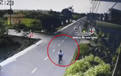 Bé trai đang đạp xe sang đường bất ngờ bị xe bán tải lao nhanh đâm kinh hoàng, kéo lê 15m rồi rơi thẳng xuống sông Bé trai đang đạp xe sang đường bất ngờ bị xe bán tải lao nhanh đâm kinh hoàng, kéo lê 15m rồi rơi thẳng xuống sông