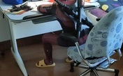 Sợ bị ăn đòn khi làm bài tập về nhà, cậu bé nghĩ ra "độc chiêu" khiến mẹ phải lắc đầu ngán ngẩm Sợ bị ăn đòn khi làm bài tập về nhà, cậu bé nghĩ ra "độc chiêu" khiến mẹ phải lắc đầu ngán ngẩm