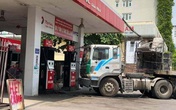 Bất thường, hàng loạt cây xăng treo biển hết hàng, đóng cửa dừng bán Bất thường, hàng loạt cây xăng treo biển hết hàng, đóng cửa dừng bán