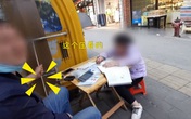 Con không chịu làm bài tập, bố liền sử dụng "gia pháp" để trấn áp, hài hước đến mức người đi đường đua nhau chụp ảnh Con không chịu làm bài tập, bố liền sử dụng "gia pháp" để trấn áp, hài hước đến mức người đi đường đua nhau chụp ảnh