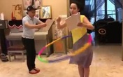 Mai Thu Huyền vừa lắc vòng vừa tập thoại Mai Thu Huyền vừa lắc vòng vừa tập thoại