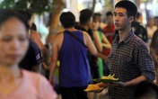 Quá nóng, người Hà Nội ùn ùn lên phố "nhậu" giải nhiệt Quá nóng, người Hà Nội ùn ùn lên phố "nhậu" giải nhiệt