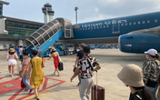 Nữ hành khách từ Huế vào TP.HCM tử vong nghi do trượt chân ngã trên xe thang máy bay Nữ hành khách từ Huế vào TP.HCM tử vong nghi do trượt chân ngã trên xe thang máy bay