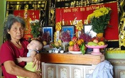 Đứa bé khát sữa, khóc lả trên tay bà sau vụ tai nạn cướp đi 3 thành viên gia đình Đứa bé khát sữa, khóc lả trên tay bà sau vụ tai nạn cướp đi 3 thành viên gia đình
