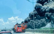Xe khách gường nằm bốc cháy dữ dội, 18 hành khách thoát nạn