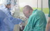 Thông tin và hình ảnh mới nhất của phi công người Anh mắc COVID-19 Thông tin và hình ảnh mới nhất của phi công người Anh mắc COVID-19