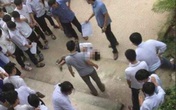 Nam sinh lớp 10 bất ngờ nhảy từ tầng 2 xuống sân trường, phát hiện mấy ngày qua có dấu hiệu bất thường Nam sinh lớp 10 bất ngờ nhảy từ tầng 2 xuống sân trường, phát hiện mấy ngày qua có dấu hiệu bất thường