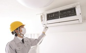 Nắng đổ lửa, lắp điều hòa trên tầng 40, thợ điện lạnh ngất xỉu sau khi tiếp đất an toàn Nắng đổ lửa, lắp điều hòa trên tầng 40, thợ điện lạnh ngất xỉu sau khi tiếp đất an toàn