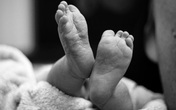 Thi thể bé sơ sinh trong balo của cô gái Thi thể bé sơ sinh trong balo của cô gái