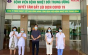 Bé gái 12 tuổi cùng 2 người khác khỏi COVID-19 Bé gái 12 tuổi cùng 2 người khác khỏi COVID-19