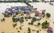 Lũ Trung Quốc: Mực nước 33 con sông chạm mốc kỉ lục, 141 người chết và mất tích Lũ Trung Quốc: Mực nước 33 con sông chạm mốc kỉ lục, 141 người chết và mất tích