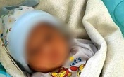 Xót xa bé gái sơ sinh bị bỏ rơi ven đường kèm quần áo và phiếu chích ngừa Xót xa bé gái sơ sinh bị bỏ rơi ven đường kèm quần áo và phiếu chích ngừa