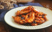 Tôm xào mà thêm thứ lá "thơm nức mũi" này vào thì cả nhà cứ chén sạch sành sanh Tôm xào mà thêm thứ lá "thơm nức mũi" này vào thì cả nhà cứ chén sạch sành sanh