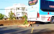 Nữ công nhân tử vong dưới gầm xe khách ở Đồng Nai Nữ công nhân tử vong dưới gầm xe khách ở Đồng Nai