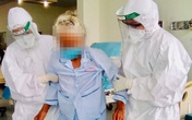 Bệnh nhân 100 tuổi mời bác sĩ đến nhà chơi sau khi khỏi COVID-19 Bệnh nhân 100 tuổi mời bác sĩ đến nhà chơi sau khi khỏi COVID-19