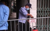 Phong tỏa, giám sát chặt chẽ con ngõ nơi có nữ nhân viên ngân hàng nghi mắc COVID-19 Phong tỏa, giám sát chặt chẽ con ngõ nơi có nữ nhân viên ngân hàng nghi mắc COVID-19