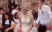 Chú rể đang hân hoan đón dâu thì lĩnh trọn “đòn đau” từ bên ngoài dội tới, nhìn cảnh cô dâu và họ nhà trai nhăn nhó bước đi bên cạnh khiến toàn MXH bức xúc Chú rể đang hân hoan đón dâu thì lĩnh trọn “đòn đau” từ bên ngoài dội tới, nhìn cảnh cô dâu và họ nhà trai nhăn nhó bước đi bên cạnh khiến toàn MXH bức xúc