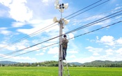 Cõng… loa lên núi cùng người dân phòng chống dịch COVID Cõng… loa lên núi cùng người dân phòng chống dịch COVID