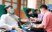 Ấm áp hình ảnh những "giọt hồng" cho đi giữa dịch COVID-19 ở Hải Phòng Ấm áp hình ảnh những "giọt hồng" cho đi giữa dịch COVID-19 ở Hải Phòng