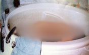 Mùi hôi thối và lời tố cáo từ người bạn vạch trần tội ác của con gái, chung sống với thi thể của mẹ trong bồn tắm suốt 4 tháng trời Mùi hôi thối và lời tố cáo từ người bạn vạch trần tội ác của con gái, chung sống với thi thể của mẹ trong bồn tắm suốt 4 tháng trời