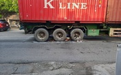 Va chạm với xe đầu kéo, hai người già chở nhau trên xe máy tử vong Va chạm với xe đầu kéo, hai người già chở nhau trên xe máy tử vong