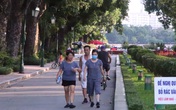 Người dân Thủ đô vẫn “hồn nhiên” quên đeo khẩu trang khi đến công viên và các địa điểm vui chơi công cộng Người dân Thủ đô vẫn “hồn nhiên” quên đeo khẩu trang khi đến công viên và các địa điểm vui chơi công cộng