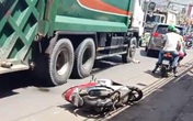 Xe chở rác kéo lê cô gái trên quốc lộ Xe chở rác kéo lê cô gái trên quốc lộ