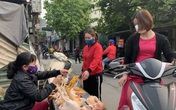 Dịch COVID-19 diễn biến phức tạp, người Hà Nội cứ ra khỏi nhà là đeo khẩu trang Dịch COVID-19 diễn biến phức tạp, người Hà Nội cứ ra khỏi nhà là đeo khẩu trang