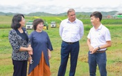 Phó Chủ tịch nước dành tặng "5 chữ Đẹp" cho nữ doanh nhân điển hình tiên tiến của xứ Nghệ Phó Chủ tịch nước dành tặng "5 chữ Đẹp" cho nữ doanh nhân điển hình tiên tiến của xứ Nghệ