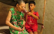 Xót thương cậu bé từ lúc 6 tuổi đã một mình chăm bà bệnh tật Xót thương cậu bé từ lúc 6 tuổi đã một mình chăm bà bệnh tật