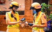 Nữ CSGT đo nồng độ cồn, nam thanh niên 'Anh say rồi, em lấy xe luôn đi' Nữ CSGT đo nồng độ cồn, nam thanh niên 'Anh say rồi, em lấy xe luôn đi'