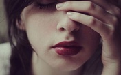 Dọn dẹp quần áo bẩn, tôi sững người khi phát hiện vết máu trong quần của chị dâu, từ đó biết được mưu tính động trời của chị ấy Dọn dẹp quần áo bẩn, tôi sững người khi phát hiện vết máu trong quần của chị dâu, từ đó biết được mưu tính động trời của chị ấy