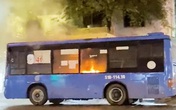Xe buýt bốc cháy trên đường ở TP.HCM Xe buýt bốc cháy trên đường ở TP.HCM