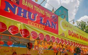 Bánh trung thu bán đầy đường nhưng vắng khách Bánh trung thu bán đầy đường nhưng vắng khách
