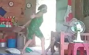 Vụ con gái bạo hành, đổ chất bẩn lên người mẹ già: “Chữ hiếu” thời nay khó vậy sao? Vụ con gái bạo hành, đổ chất bẩn lên người mẹ già: “Chữ hiếu” thời nay khó vậy sao?