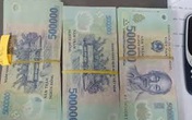 Khách bỏ quên gần 300 triệu đồng trên máy bay Khách bỏ quên gần 300 triệu đồng trên máy bay