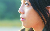 Đang đêm, tôi giật mình khi có bàn tay ai đó vuốt tóc mình, tôi hoảng hốt ngồi bật dậy, định hô hoán thì không ngờ lại là người trong nhà Đang đêm, tôi giật mình khi có bàn tay ai đó vuốt tóc mình, tôi hoảng hốt ngồi bật dậy, định hô hoán thì không ngờ lại là người trong nhà