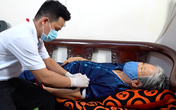 ẢNH: Theo chân y bác sĩ đến tận nhà lấy mẫu xét nghiệm cho bệnh nhân ẢNH: Theo chân y bác sĩ đến tận nhà lấy mẫu xét nghiệm cho bệnh nhân