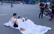 Cơ quan chức năng lên tiếng về vụ việc cặp đôi mang chăn gối ra đường chụp ảnh cưới gây xôn xao Cơ quan chức năng lên tiếng về vụ việc cặp đôi mang chăn gối ra đường chụp ảnh cưới gây xôn xao