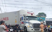 Xe máy lao thẳng vào container, nam thanh niên tử vong tại chỗ Xe máy lao thẳng vào container, nam thanh niên tử vong tại chỗ